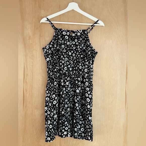 916 GENERATION Monochrome Floral Jumpsuit - Picture 9 of 10